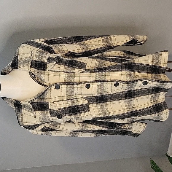 Lucky Brand Black & Cream Plaid Midweight Shacket Coat - Size Medium - Picture 1 of 12